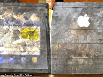 El falso iPad estaba pintado con mucho detalle, pero la tecnología de la madera... es limitada.