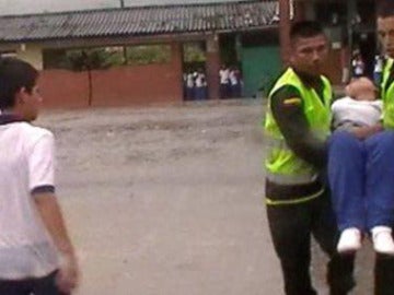 Un espectáculo de hipnosis en un colegio de Colombia termina en histeria colectiva 