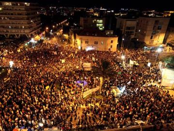 Manifestantes frente frente a la sede del Parlamento en Jerusalén Manifestantes frente frente a la sede del Parlamento en Jerusalén