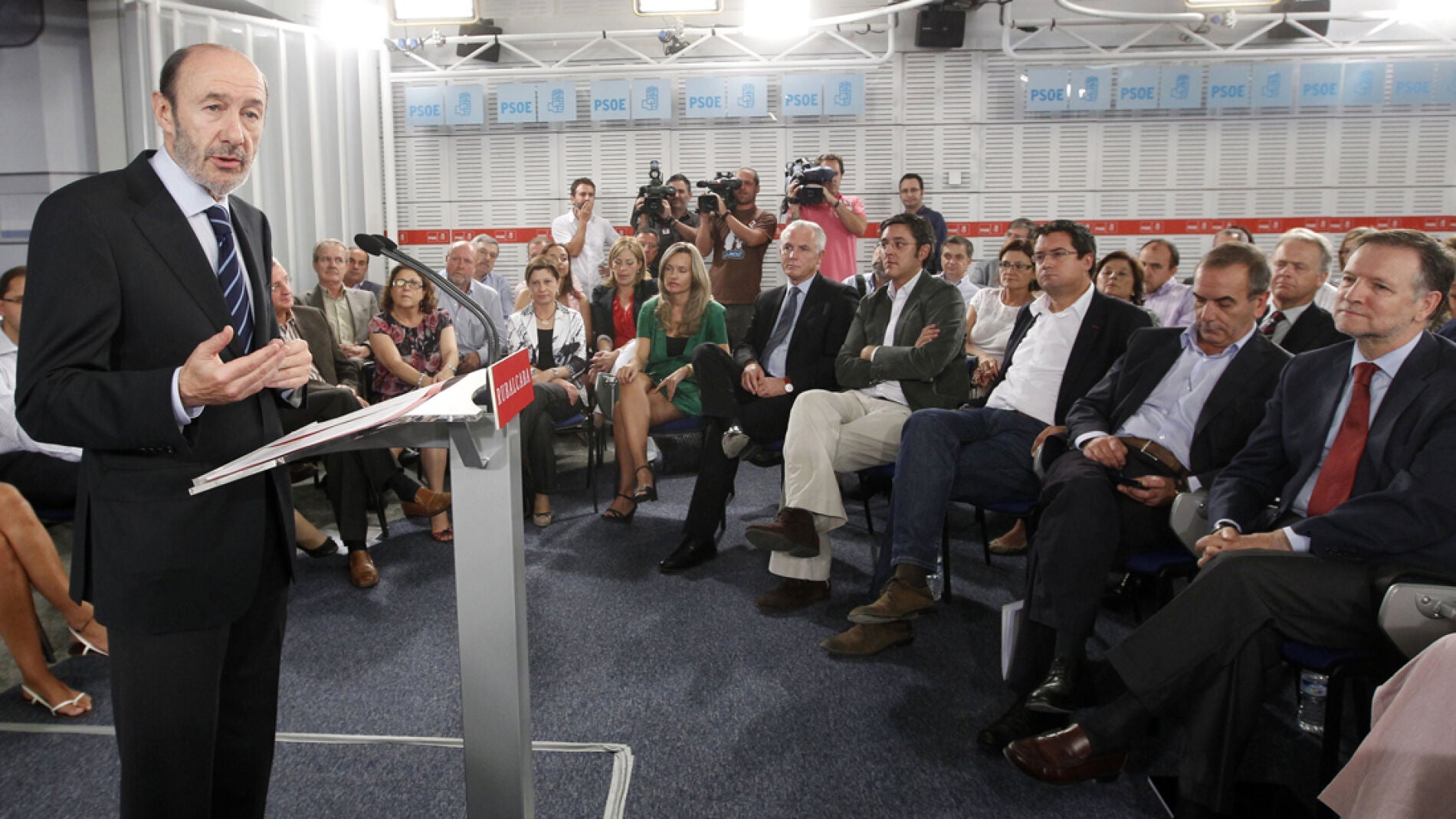 Alfredo P&eacute;rez Rubalcaba presenta su borrador