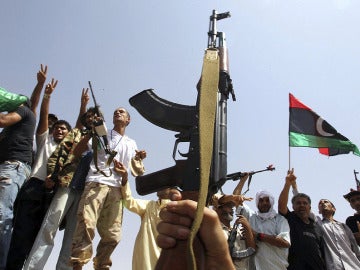 Rebeldes libios cerca del último escondite de Gadafi