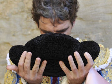 José Tomás posa antes de la faena en el coso vallisoletano de Zorrilla.