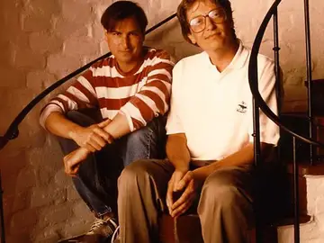 Steve Jobs y Bill Gates, entre la amistad y la rivalidad. Steve Jobs y Bill Gates, entre la amistad y la rivalidad.
