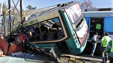 siete muertos y más de cien heridos en un accidente ferroviario en Argentina siete muertos y más de cien heridos en un accidente ferroviario en Argentina