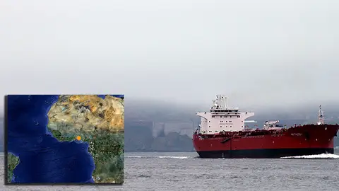 El 'Mattheos I' bajo el 'Golden Gate' en San Francisco, California El 'Mattheos I' bajo el 'Golden Gate' en San Francisco, California