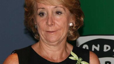 Esperanza Aguirre: 'Si el Gobierno sube el IVA es porque le han dejado un déficit y unos intereses a pagar'
