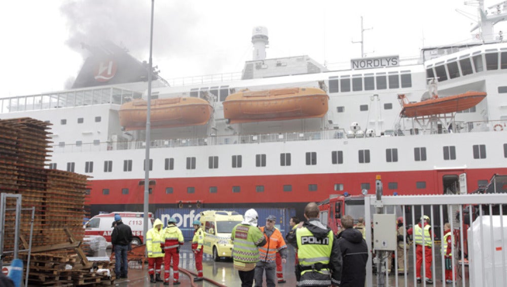 Mueren dos personas en el incendio de un crucero en Noruega