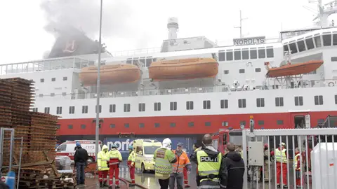 Mueren dos personas en el incendio de un crucero en Noruega Mueren dos personas en el incendio de un crucero en Noruega