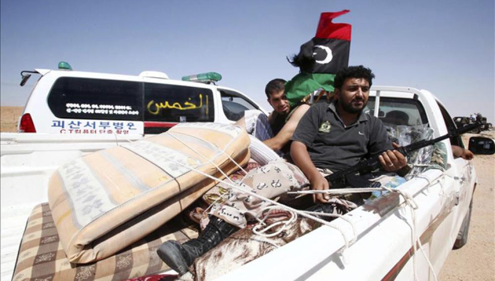 Fuertes enfrentamientos entre partidarios y enemigos de Gadafi en Sirte