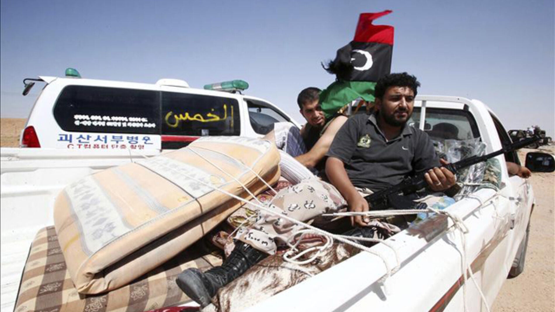 Fuertes enfrentamientos entre partidarios y enemigos de Gadafi en Sirte