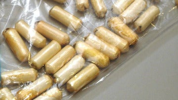 Muere una española que llevaba 97 cápsulas de cocaína en el estómago