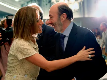 Alfredo Pérez Rubalcaba junto a Carme Chacón Alfredo Pérez Rubalcaba junto a Carme Chacón