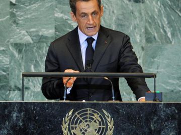  Sarkozy propone a los palestinos que soliciten ser "Estado observador"