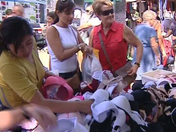 Absuelto un vendedor ambulante que vendía ropa falsificada Absuelto un vendedor ambulante que vendía ropa falsificada
