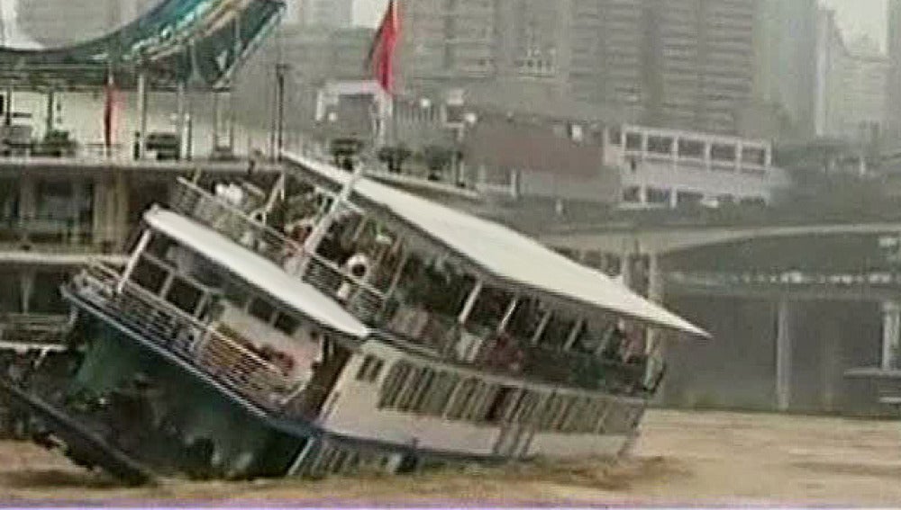 Barco hundido en China