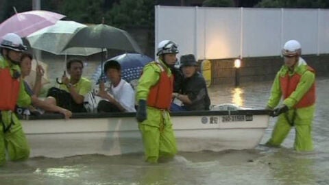 El tif&oacute;n 'Roke' deja ya 10 muertos y cinco desaparecidos en Jap&oacute;n