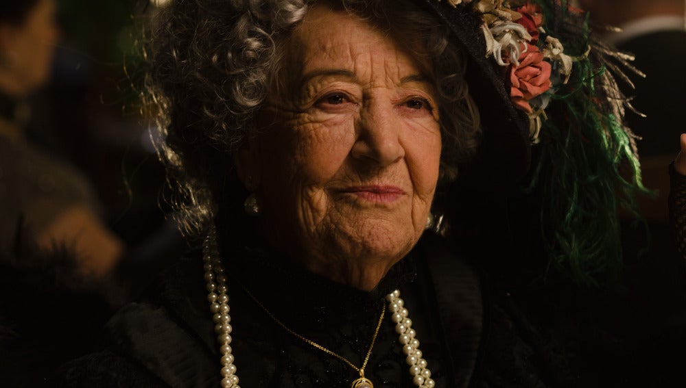 Asunción Balaguer es Lady