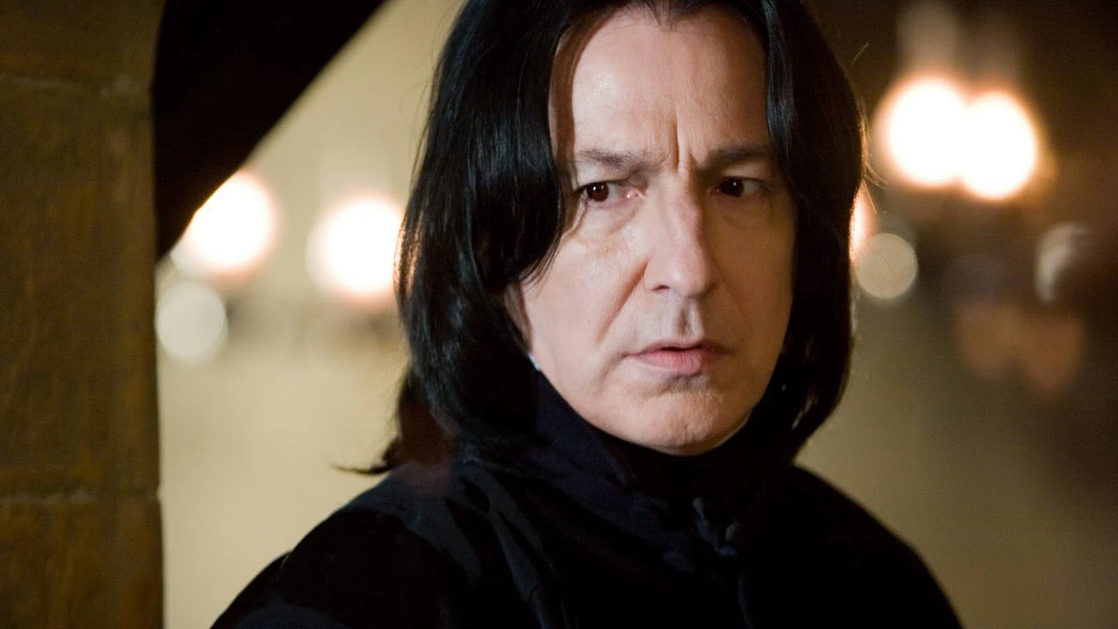 El miedo del profesor Snape está muy representado por la blancura de su rostro El miedo del profesor Snape está muy representado por la blancura de su rostro