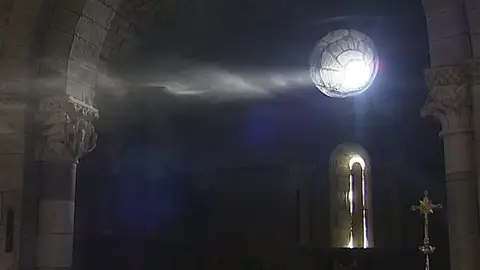 "Milagro de la luz" en la Iglesia de Santa Marta de Tera "Milagro de la luz" en la Iglesia de Santa Marta de Tera