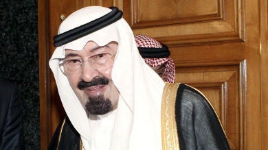 El rey saudí anuncia que las mujeres podrán participar en las elecciones