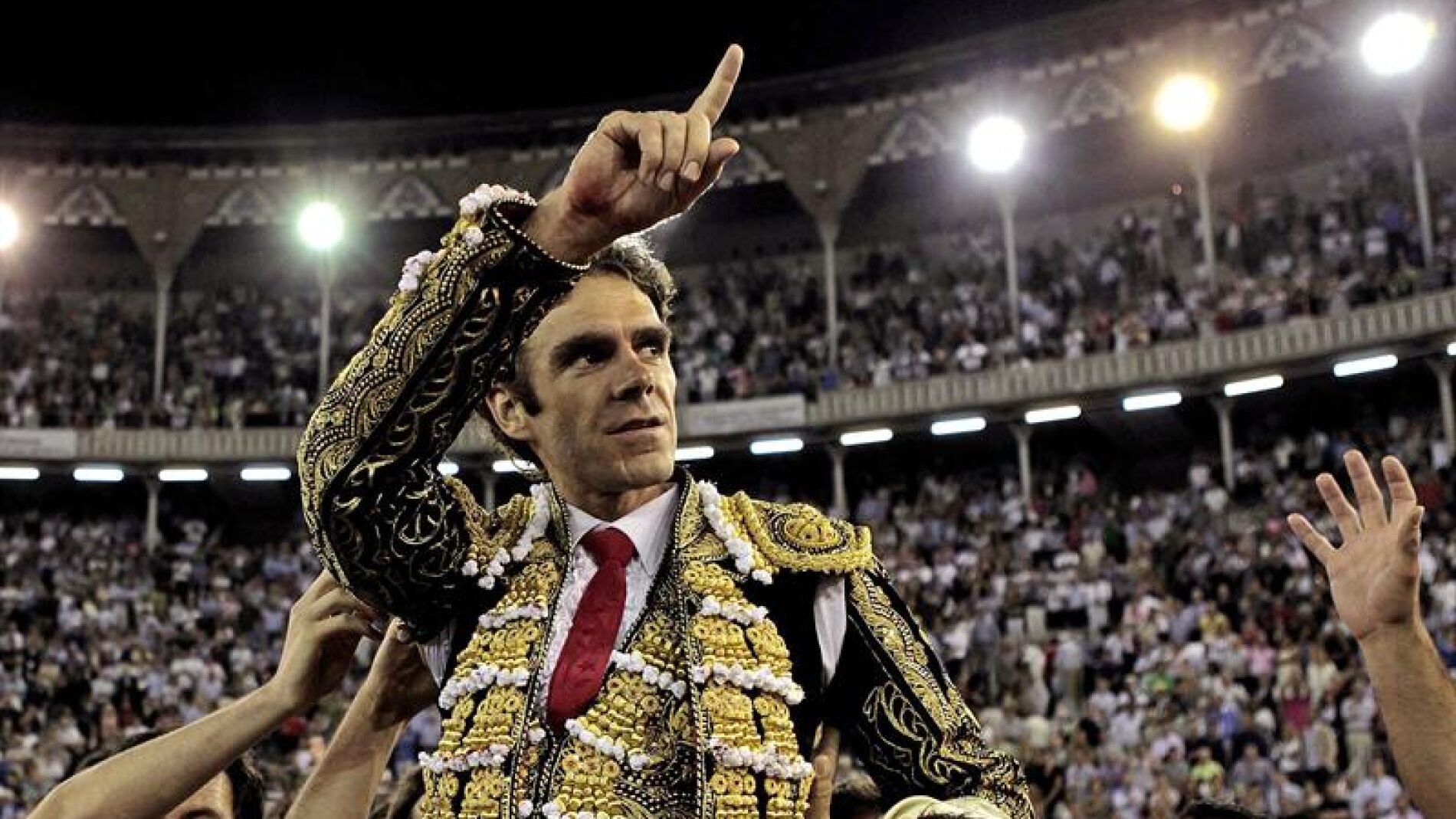 Jos&eacute; Tom&aacute;s sale por la Puerta Grande