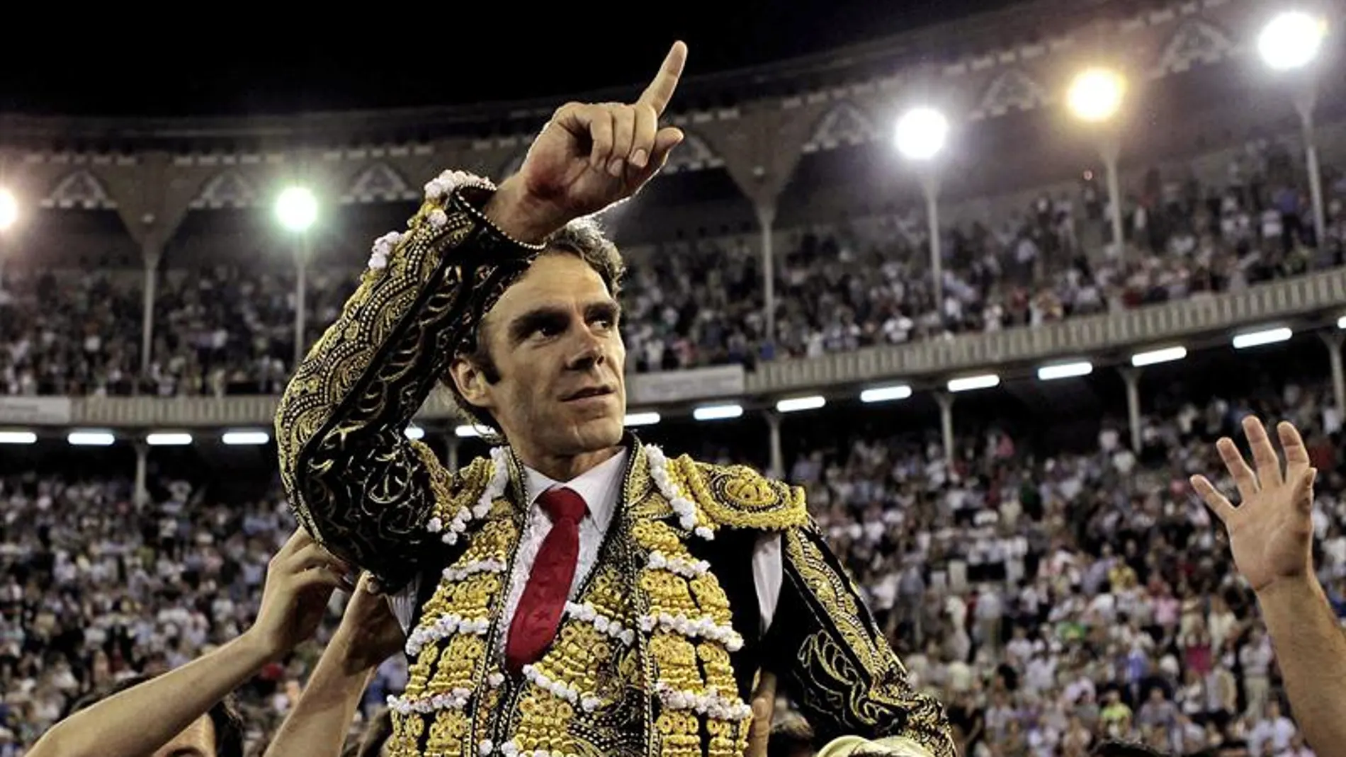 José Tomás sale por la Puerta Grande José Tomás sale por la Puerta Grande