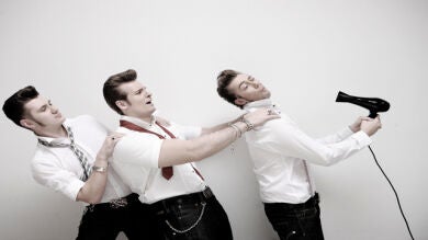 Laca, cuellos altos y peines de bolsillo... 'The Baseballs' llegan a España 
