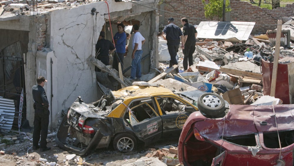 Destrozos de la explosión en Monte Grande (Buenos Aires)