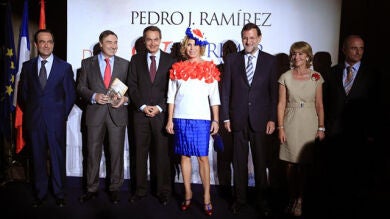 Zapatero y Rajoy se evitan en la presentación de un libro