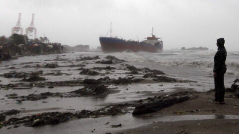 Tif&oacute;n en Manila