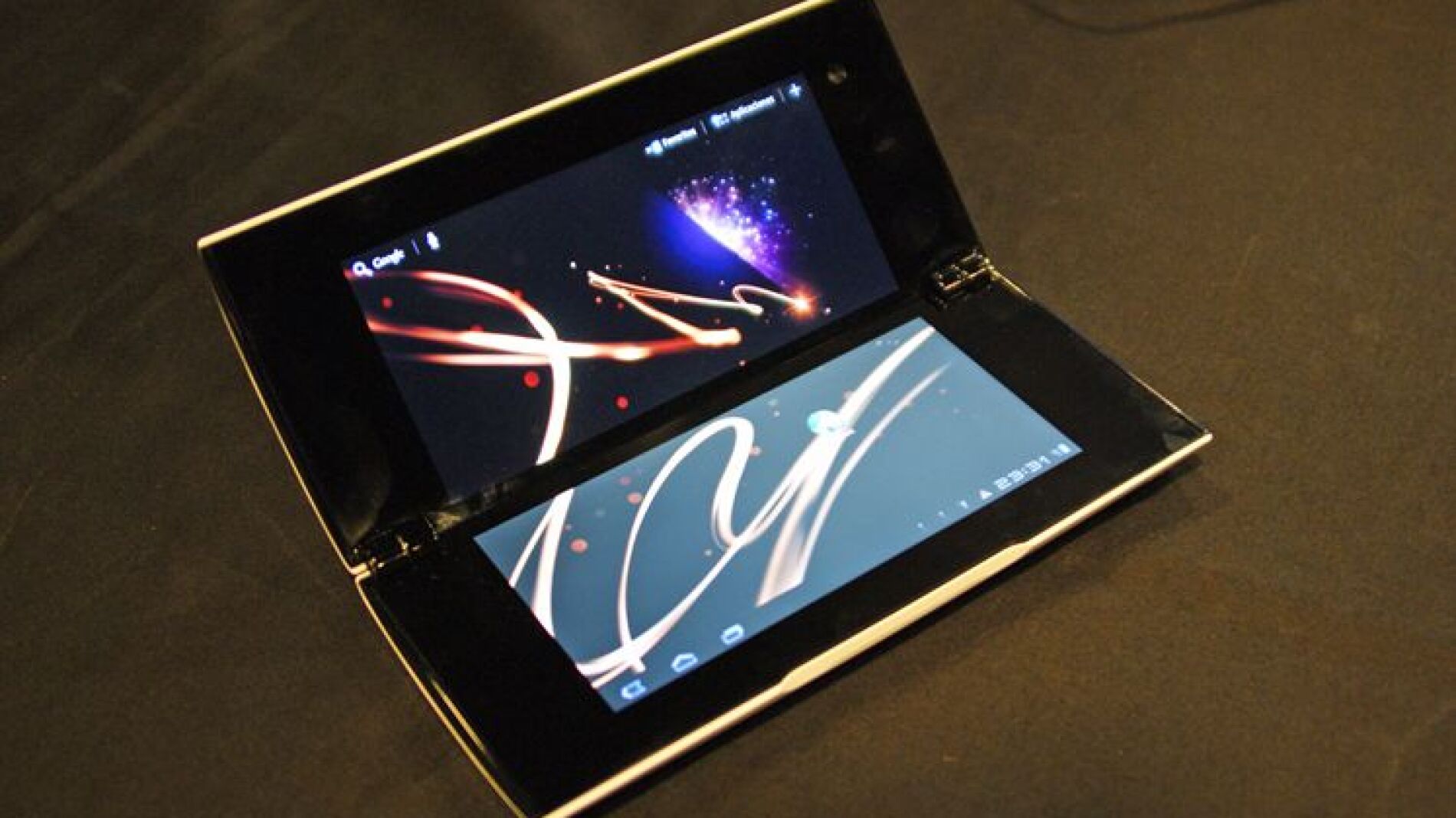 La Tablet P de Sony es la primera del mercado con dos pantallas.