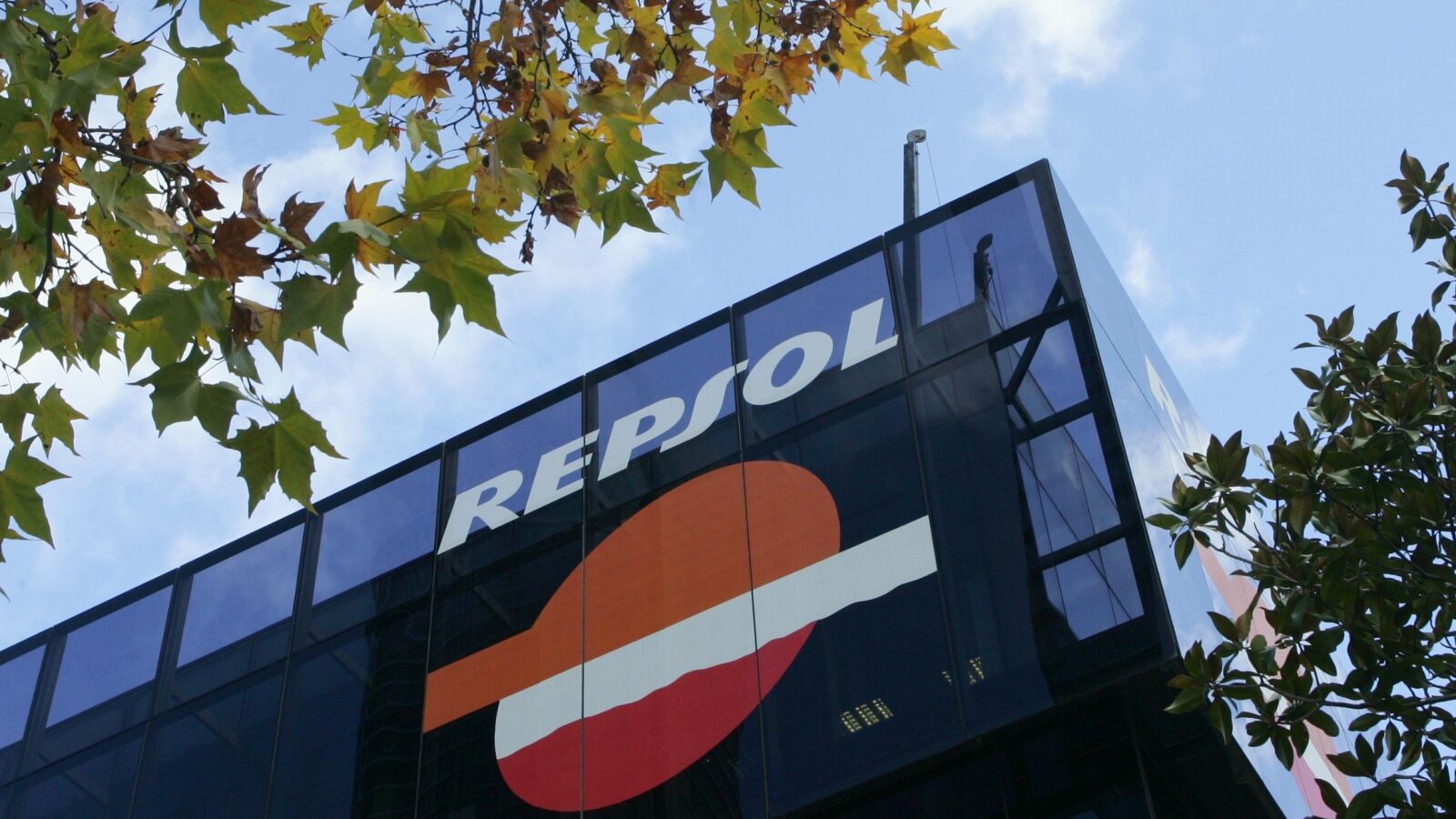 La CNMC multa a Repsol con 22,8 millones por coordinar sus precios