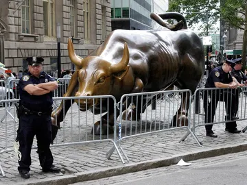 El toro de Wall Street, protegido en una imagen de archivo El toro de Wall Street, protegido en una imagen de archivo