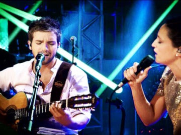 Pablo Alborán junto a la cantante Carminho en su nuevo trabajo.