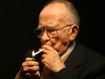 Santiago Carrillo, un fumador empedernido Santiago Carrillo, un fumador empedernido