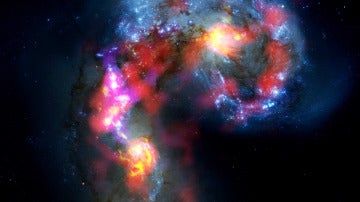 Una galaxia observada a través de un telescopio