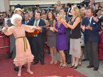 La Duquesa se pega un baile con los componentes de Siempre Así La Duquesa se pega un baile con los componentes de Siempre Así