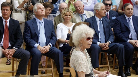 Cayetana Fitz-James Stuart junto a sus cinco hijos