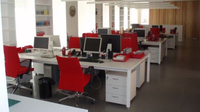 Los españoles faltan a sus puestos de trabajo un 50% menos que en 2007