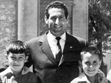 Rubalcaba, a la izquierda, junto al exjugador Paco Gento Rubalcaba, a la izquierda, junto al exjugador Paco Gento