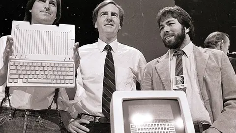 Steve Jobs y su socio Steve Wozniak Steve Jobs y su socio Steve Wozniak