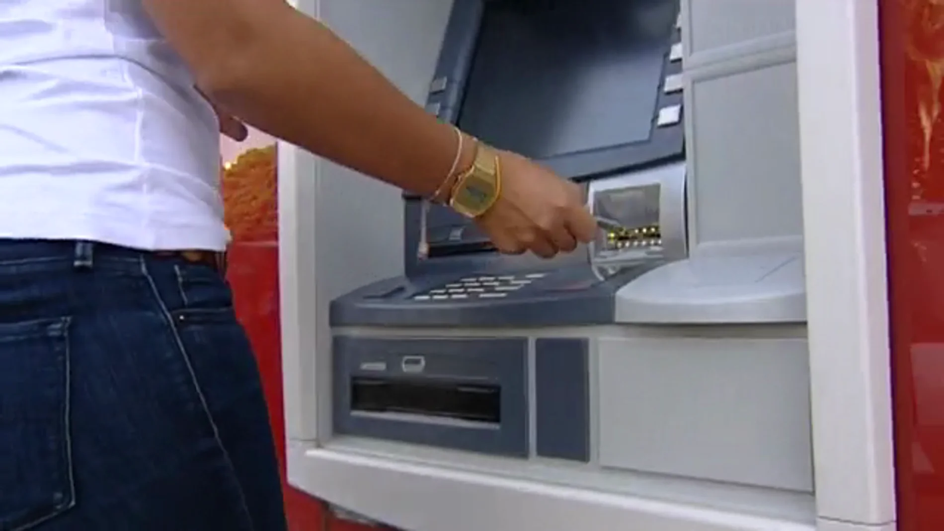 El riesgo de arrojar el comprobante bancario a la papelera El riesgo de arrojar el comprobante bancario a la papelera