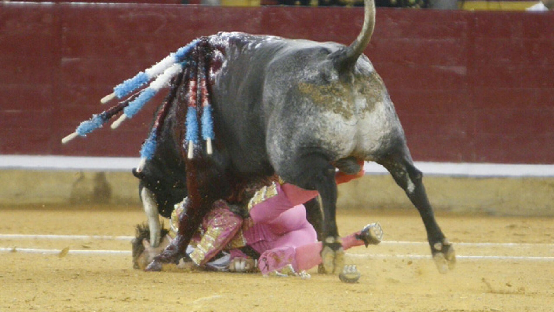 Grave cogida de Juan Jos&eacute; Padilla