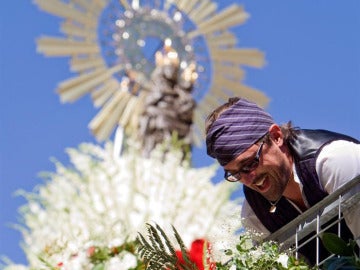 La Virgen del Pilar se viste de flores