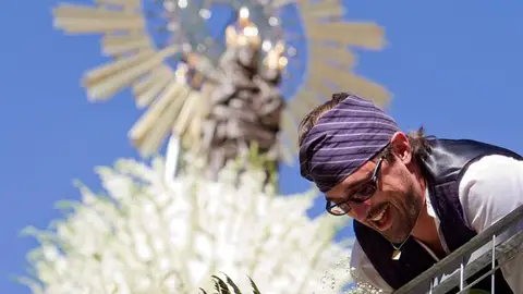La Virgen del Pilar se viste de flores La Virgen del Pilar se viste de flores