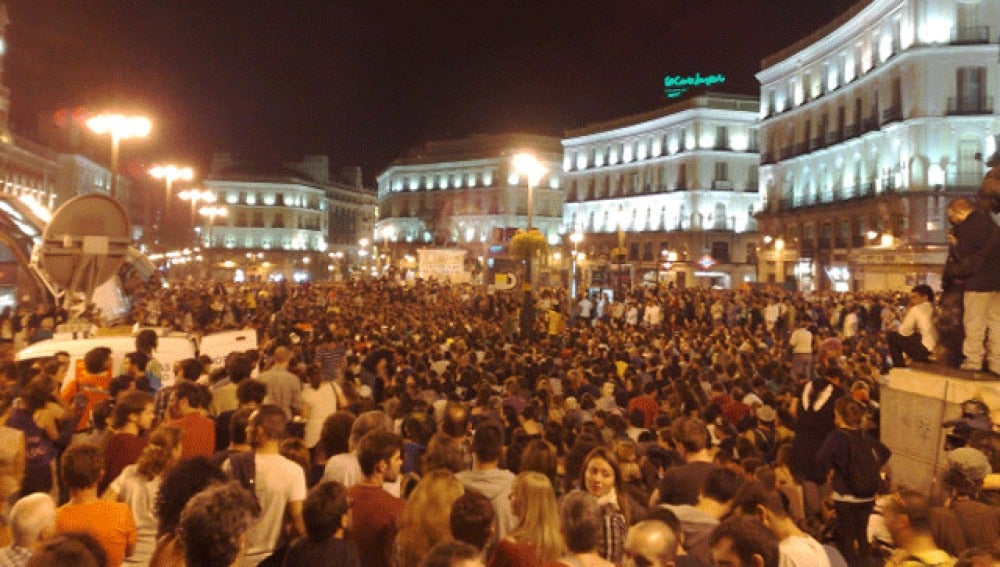 Multitudinaria asamblea en Sol