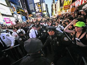 Manifestantes en Times Square Manifestantes en Times Square
