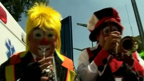 La manifestación más divertida La manifestación más divertida