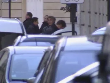 Sarkozy visita a su hija y a Carla Bruni Sarkozy visita a su hija y a Carla Bruni