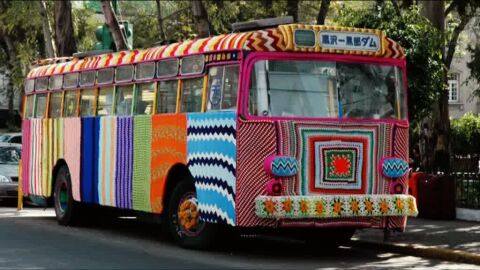Autob&uacute;s forrado de ganchillo